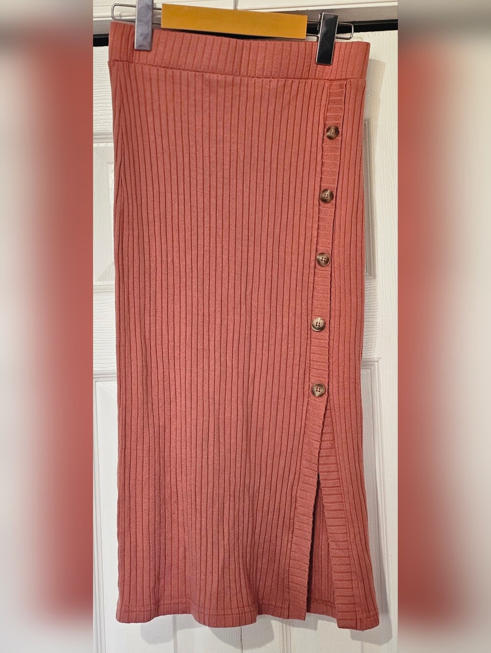 Paper Crane Ribbed Button-Front Skirt in Coral Rose